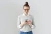 Frau mit Telefon
