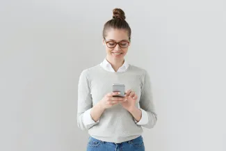 Frau mit Telefon